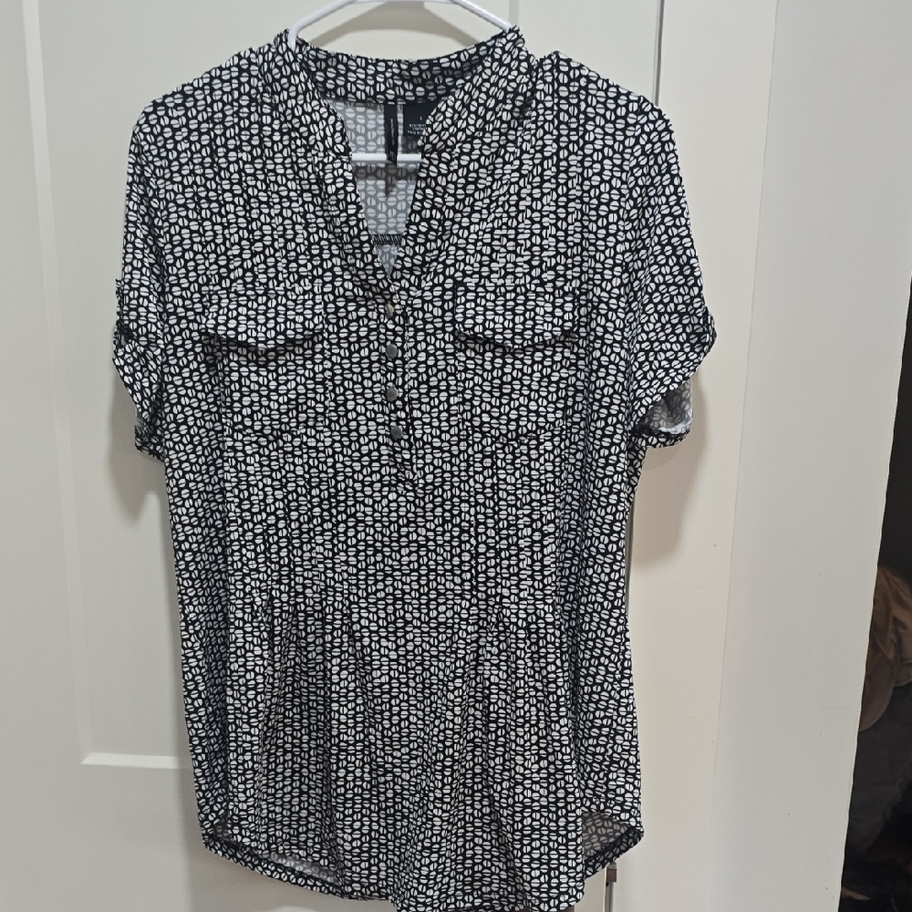 new directions Black & White Abstract Print Short Sleeve Blouse